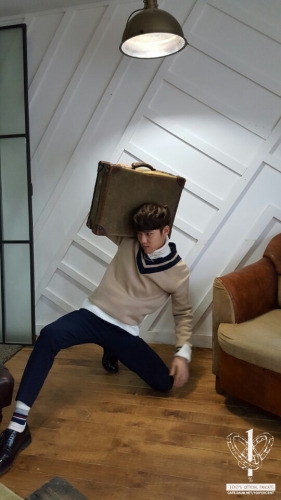 6_조_모델_화보집_다리가_길어_보여야_해