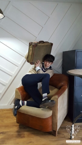 9조_모델_화보집_으악_얼른_피해야_해