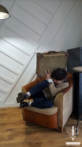 11조_모델_화보집_보너스_컷_현실적으로_피하는_모습